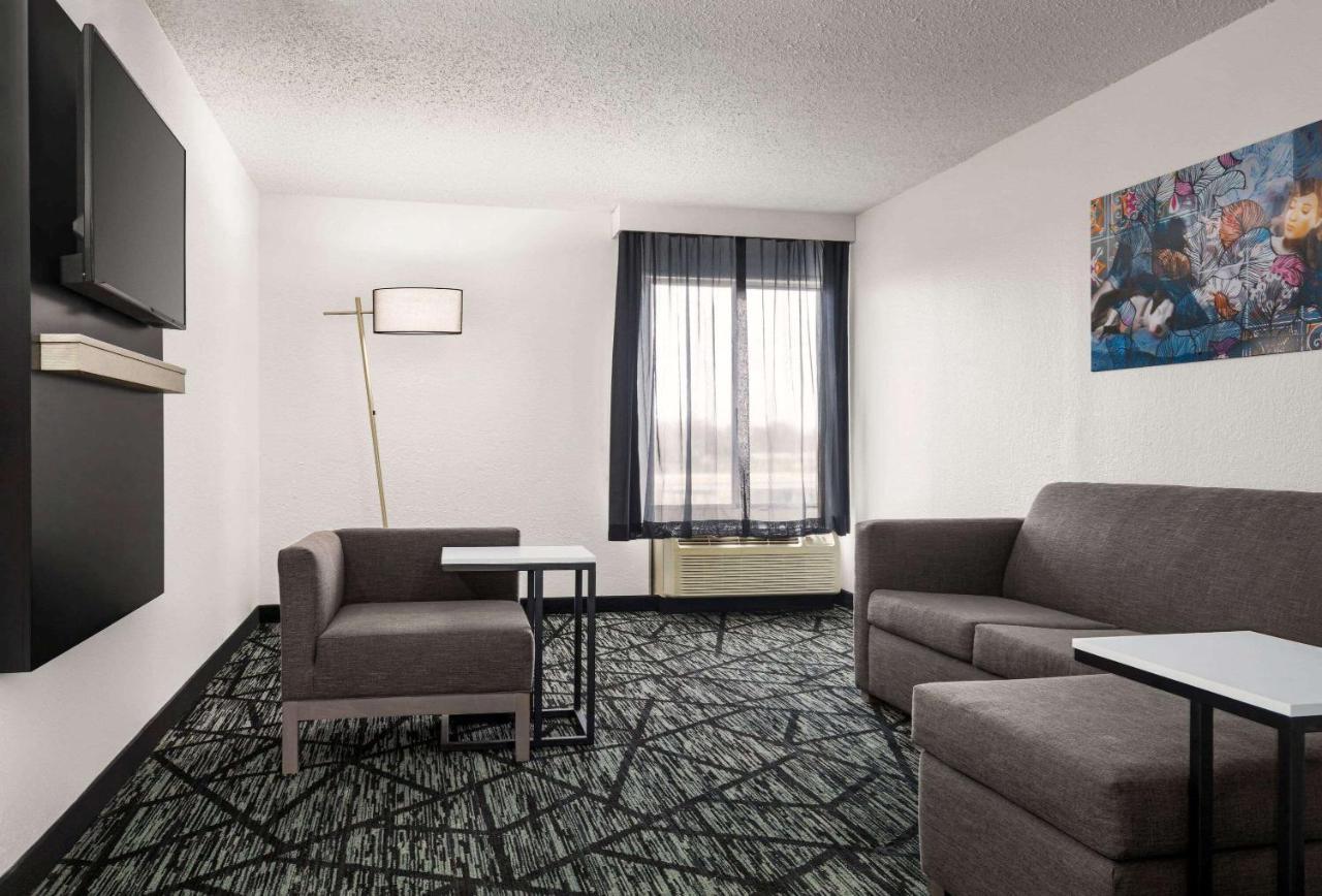 Hotel La Quinta By Wyndham Cleveland Airport West North Olmsted Exteriér fotografie