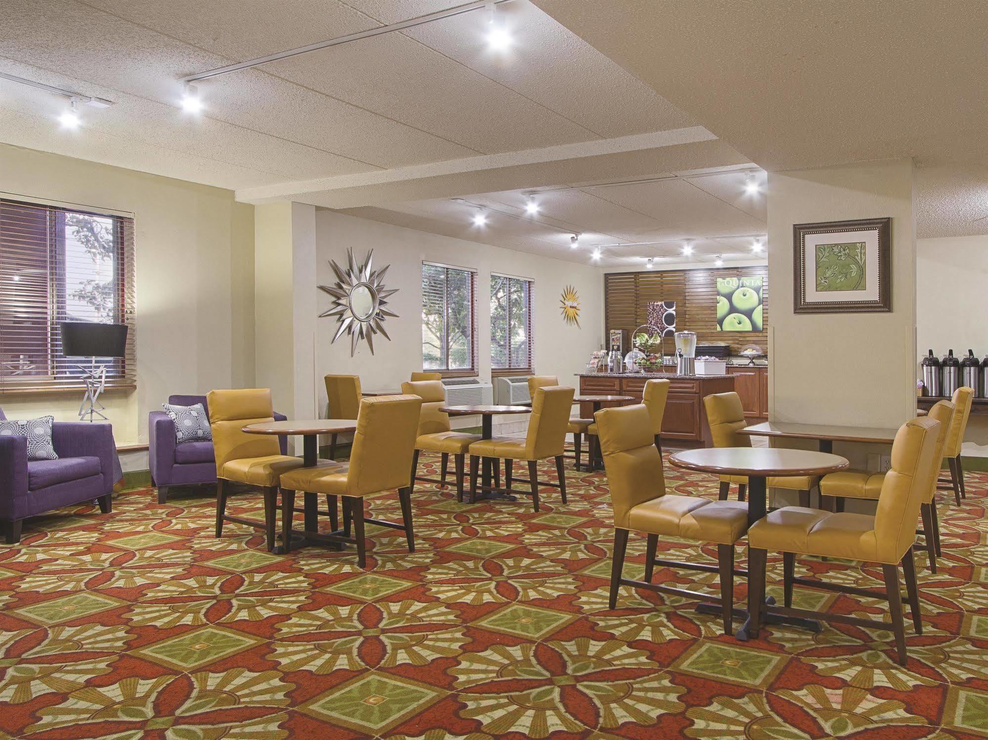 Hotel La Quinta By Wyndham Cleveland Airport West North Olmsted Exteriér fotografie