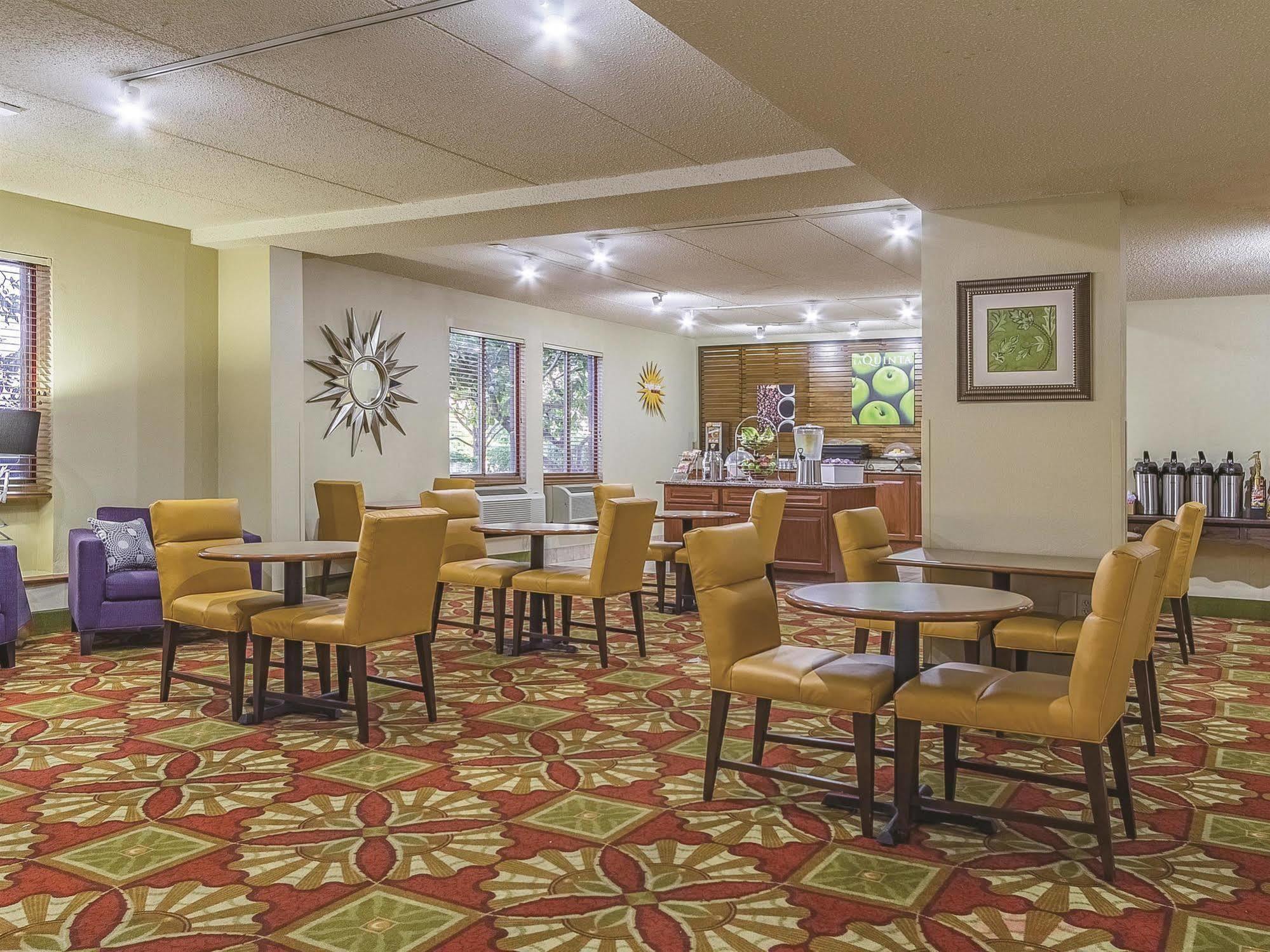 Hotel La Quinta By Wyndham Cleveland Airport West North Olmsted Exteriér fotografie