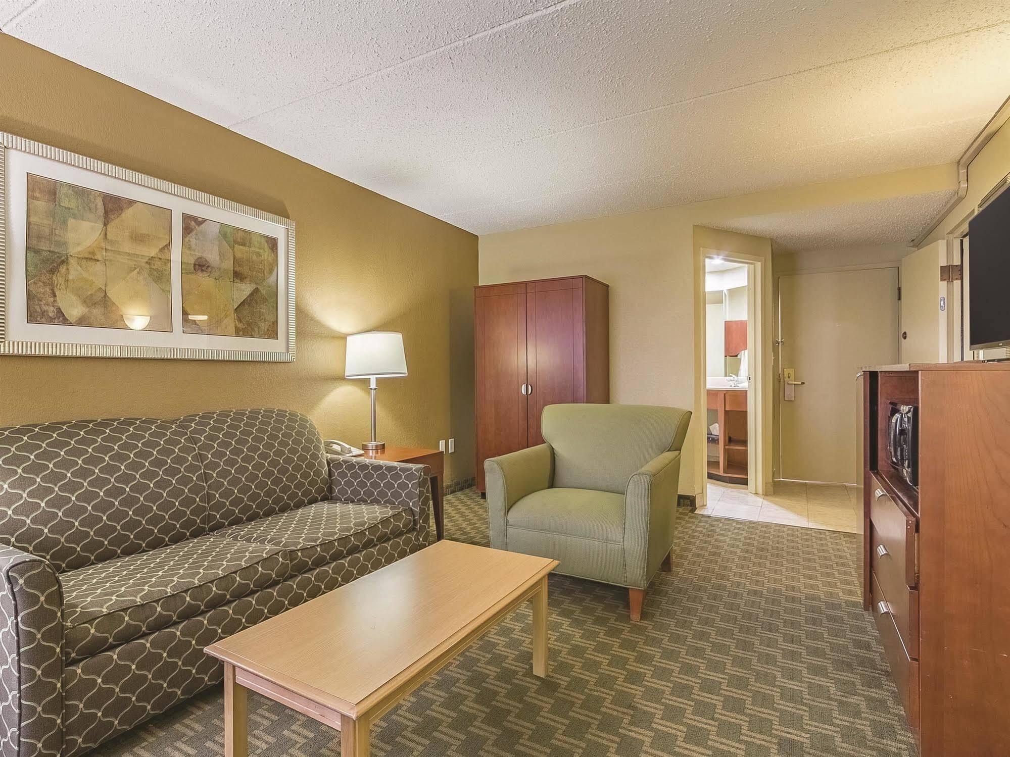 Hotel La Quinta By Wyndham Cleveland Airport West North Olmsted Exteriér fotografie